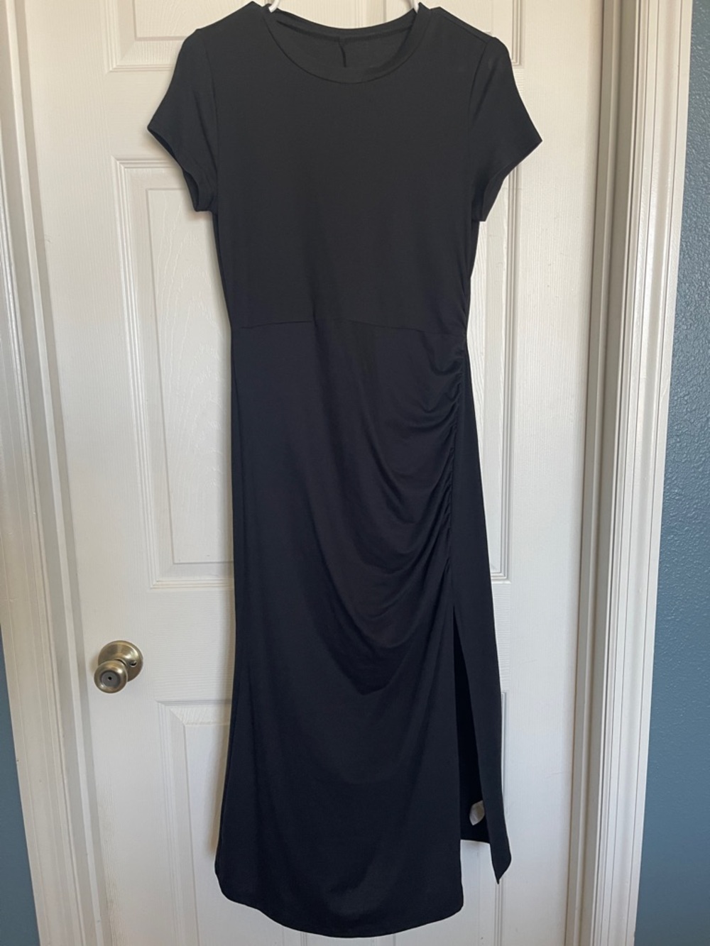 Cupshe Black Short-Sleeve Midi Dress with Side Ruching and Slit